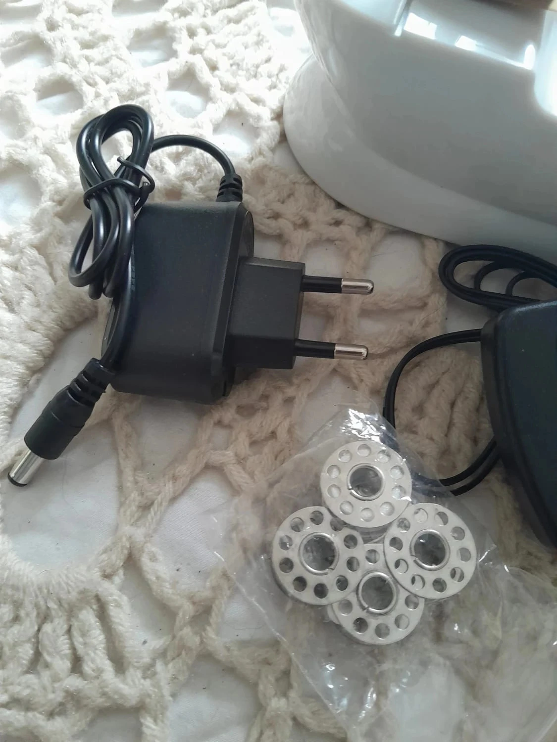 Mini máquina de costura para pequenos trabalhos em casa, bainhas, roupas rasgadas etc. – photo 6